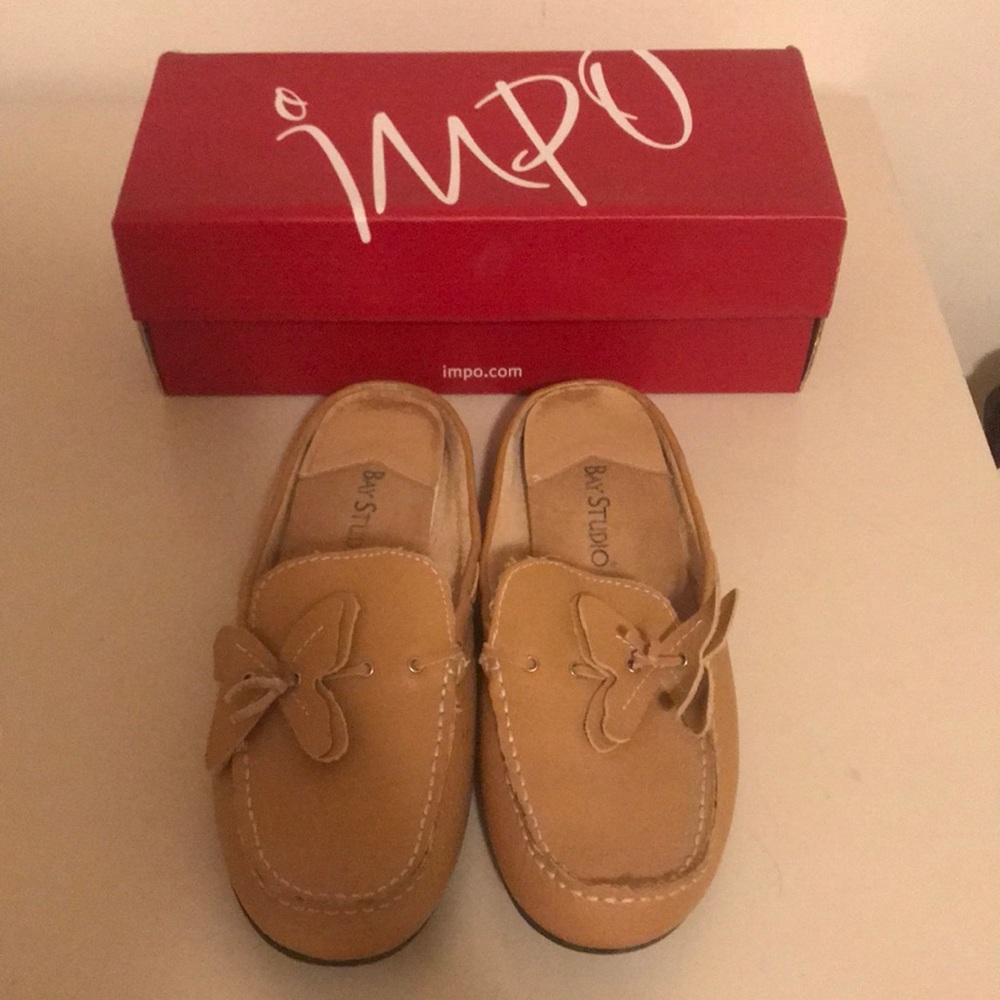 Tan slides  with butterfly detail